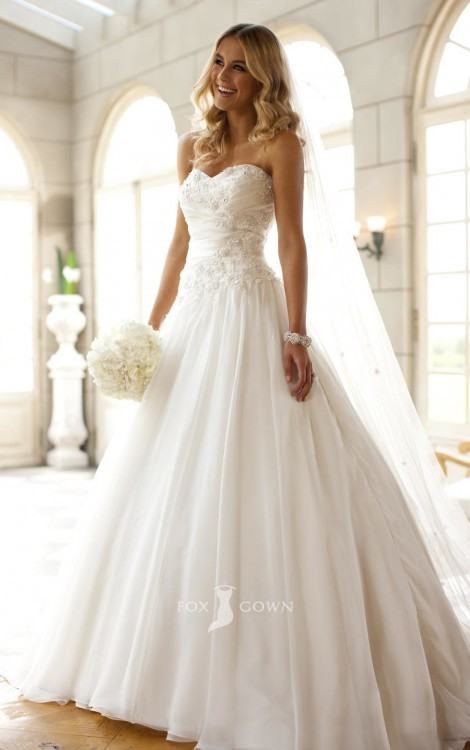 This layered ball gown wedding dress from Stella York is a princess bride's  dream come true! Layers of frothy tulle create volume through asymmetrical