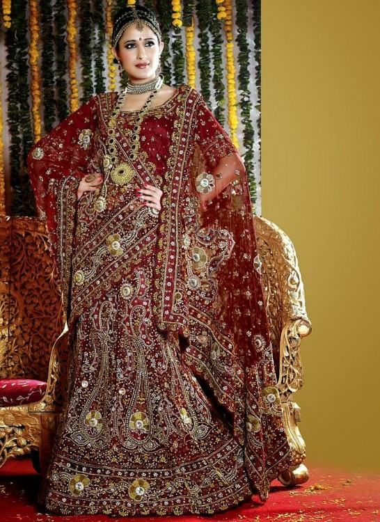 A bride can never go wrong with traditional shades of red and gold,  especially when it is a Manish Malhotra ensemble