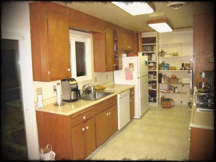 Small galley kitchen in NY apartment done very well