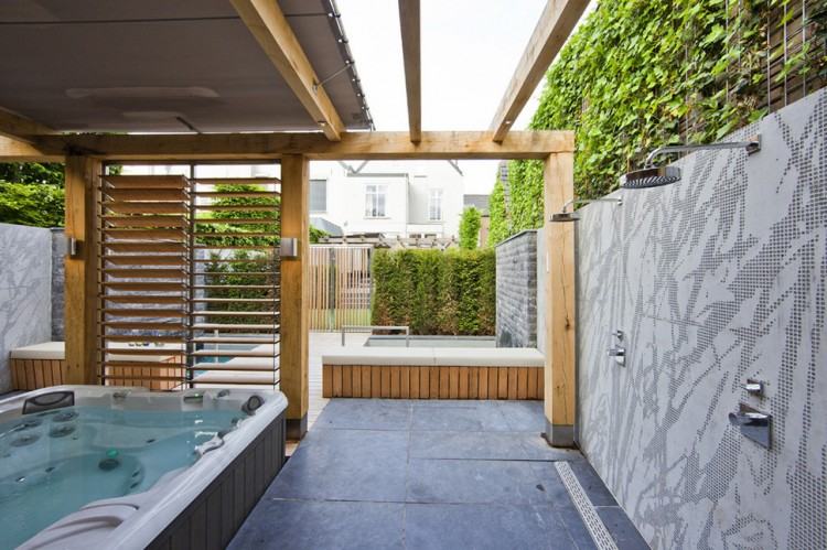 Posh bathtub turns the porch into a private spa! [Design: Cathy Schwabe  Architecture