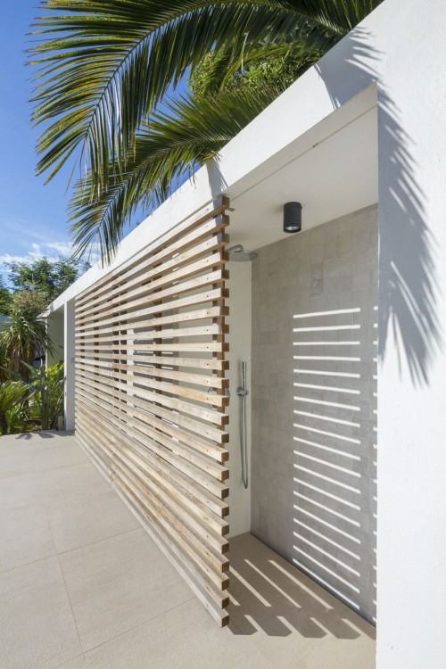 Outdoor Shower with Dornbracht Tub Filler (Osborne Architects, via Houzz